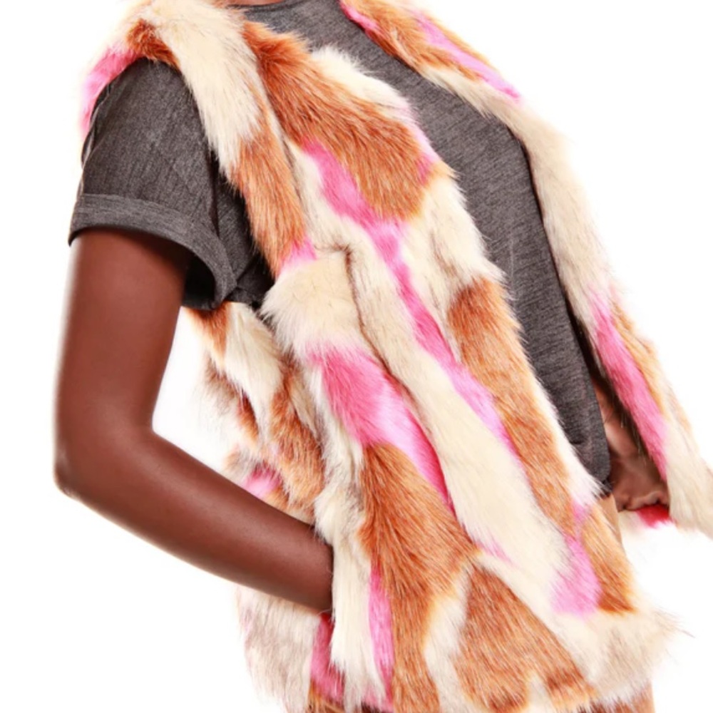 2/$50 NWT Alphamoment Multicolor Faux Fur Vest. Size M